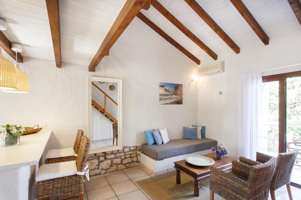 Glyfada Beach Villas Longós الغرفة الصورة